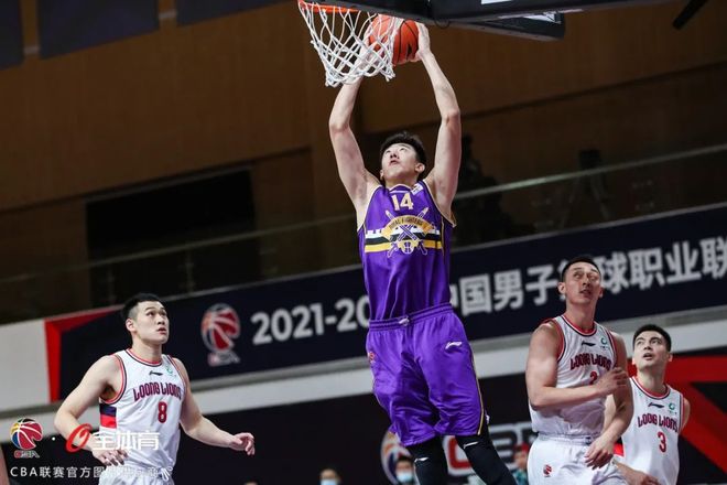 里昂清晨临场应变，志在CBA常规赛名次提升，气氛紧张，细节决定成败(考验临场应变能力)-英雄联盟2025总决赛