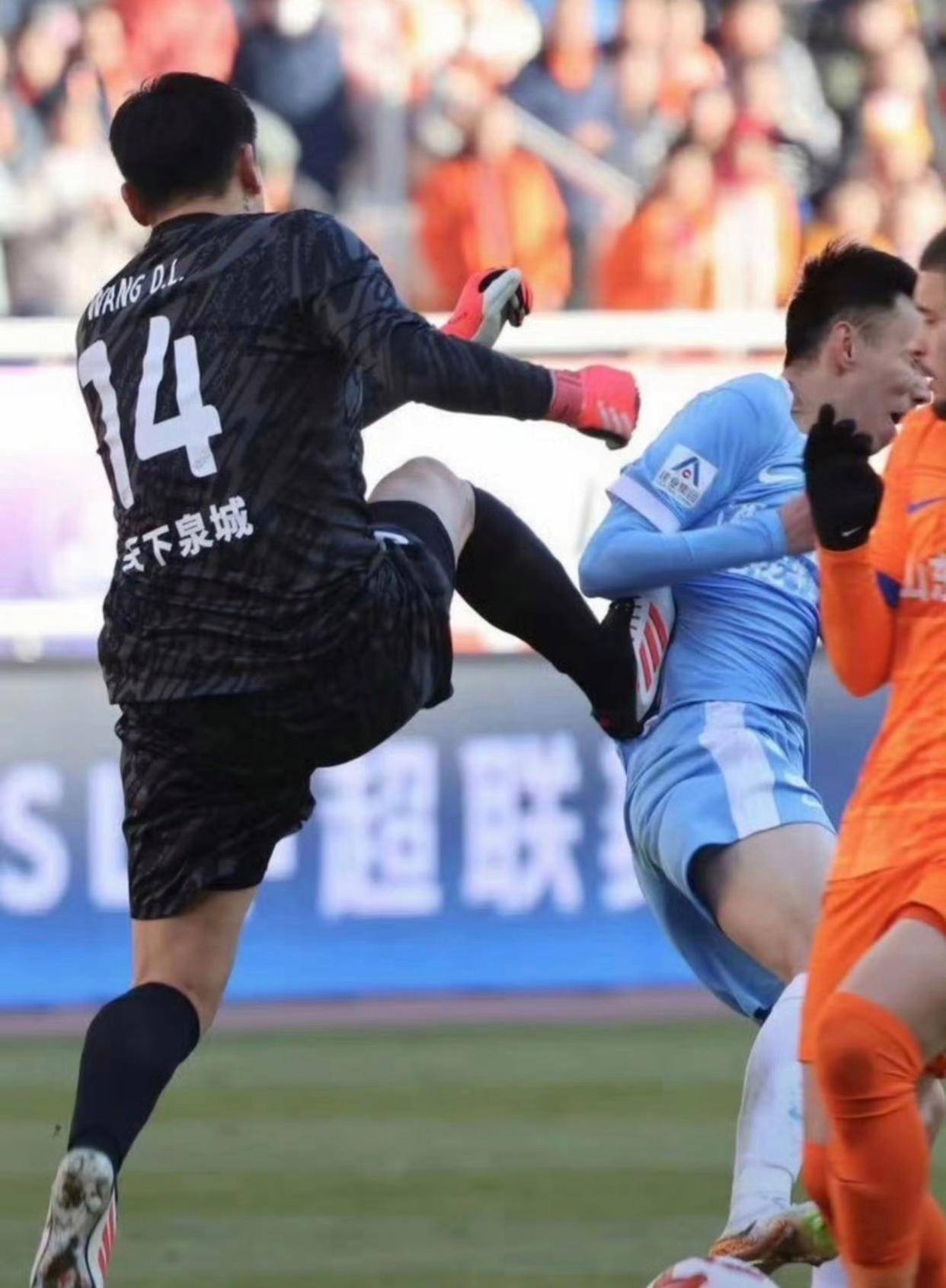 包含赛地聚焦:亚冠国际比赛日热度飙升;辽宁本钢刷新队史纪录;震撼外界;控场能力受关注的词条 包含赛地聚焦:亚冠国际比赛日热度飙升;辽宁本钢刷新队史纪录;震撼外界;控场能力受关注的词条